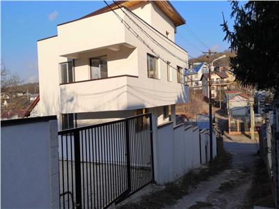 Apartament 4 camere Sararie  Copou, etaj 1