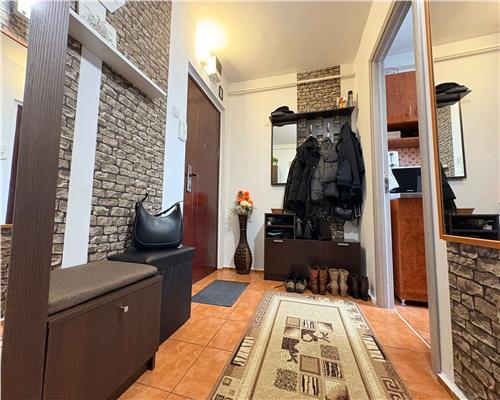 Apartament 2 camere semidecomandat Podu Ros / Cantemir – 82.500 euro!